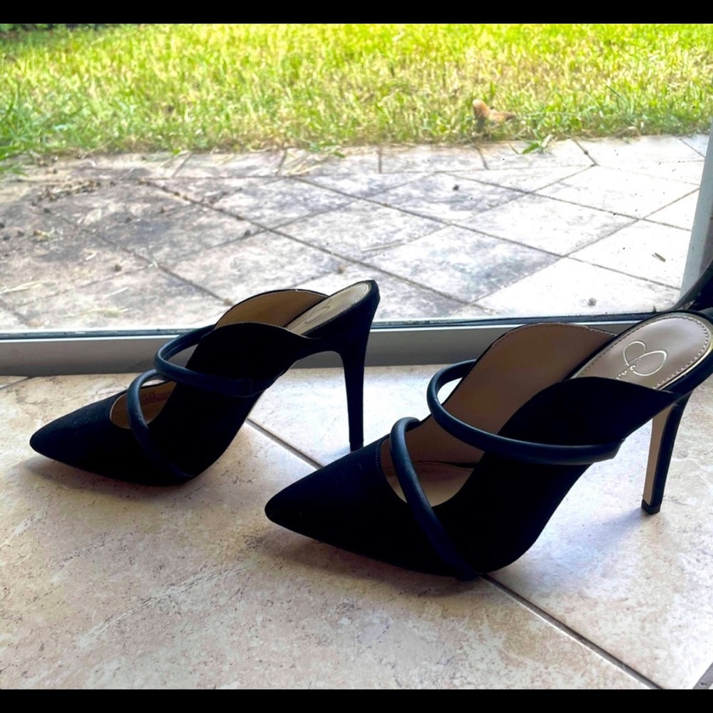 Jessica Simpson Shoe size 7.5.  Never worn.